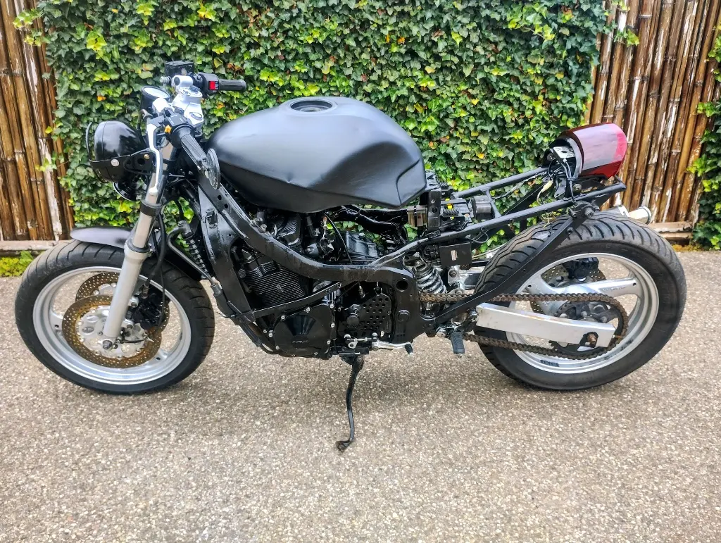 Suzuki GSX 600F (1).webp