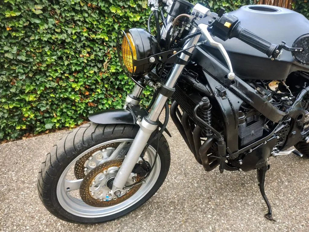 Suzuki GSX 600F (2).webp