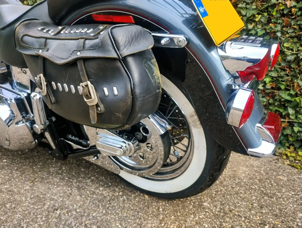 Harley Davidson FLSTC Heritage Softtail Classic (8).webp