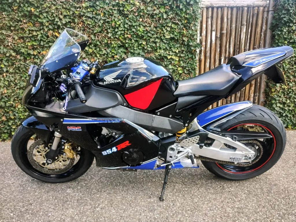 HONDA CBR 900RR Fireblade (2).webp