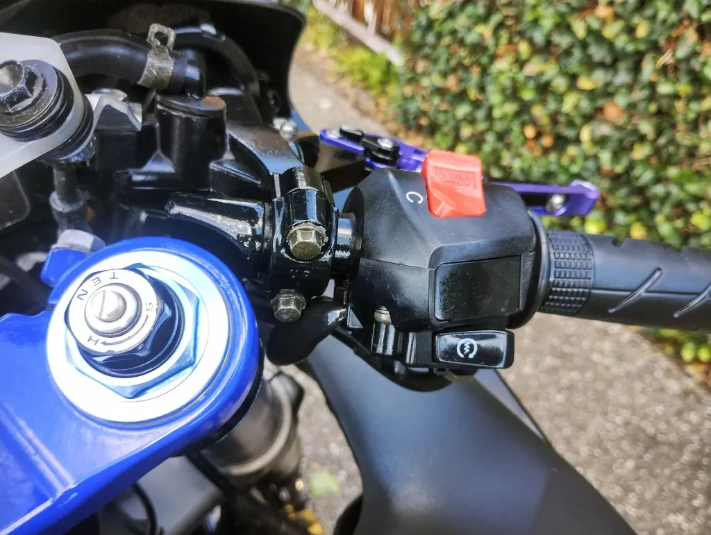 HONDA CBR 900RR Fireblade (9).webp