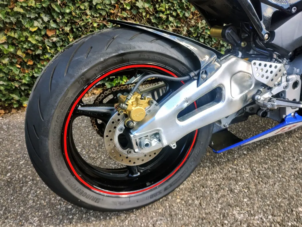 HONDA CBR 900RR Fireblade (1).webp