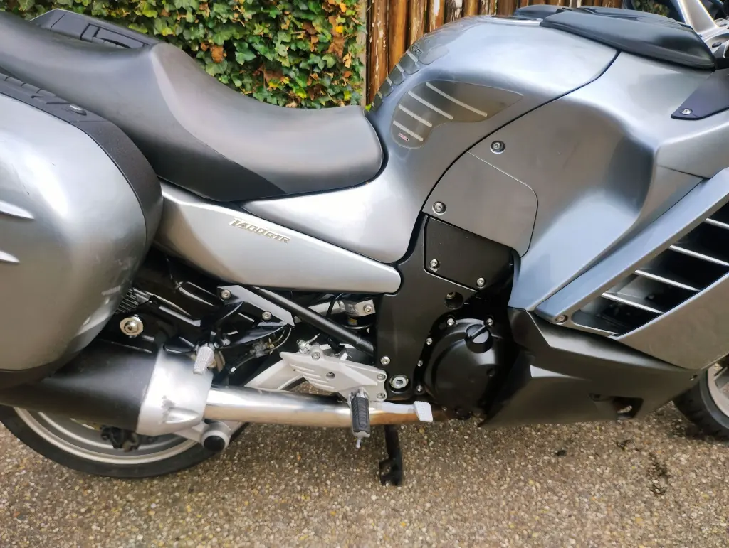 KAWASAKI 1400 GTR (17).webp