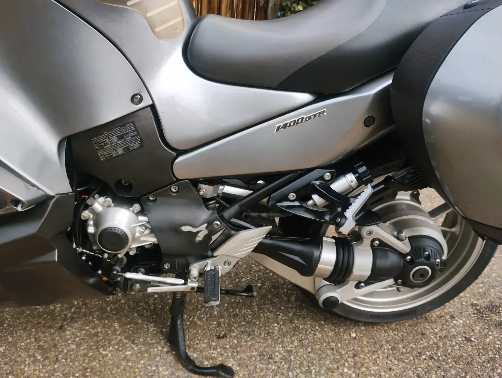 KAWASAKI 1400 GTR (7).webp