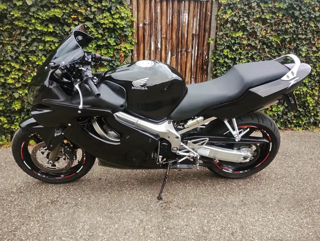 HONDA CBR 600F (5).webp