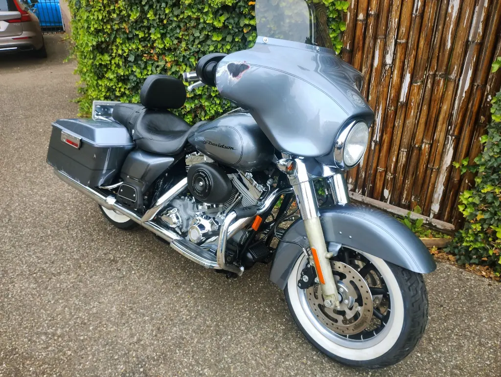 Harley Davidson FLHT Electra Glide (14).webp