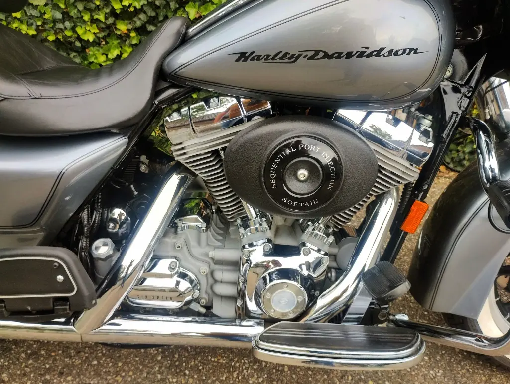 Harley Davidson FLHT Electra Glide (16).webp
