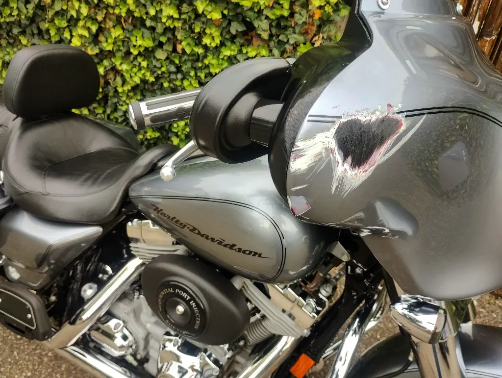 Harley Davidson FLHT Electra Glide (1).webp