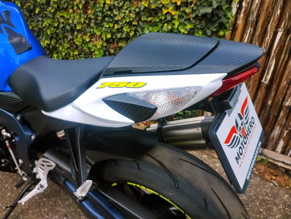 SUZUKI GSX R750 (7).webp