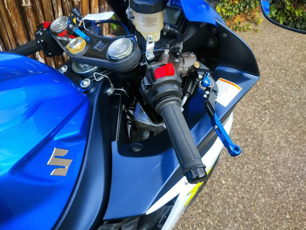 SUZUKI GSX R750 (24).webp