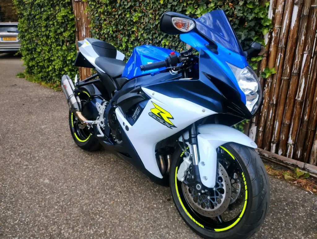 SUZUKI GSX R750 (15).webp
