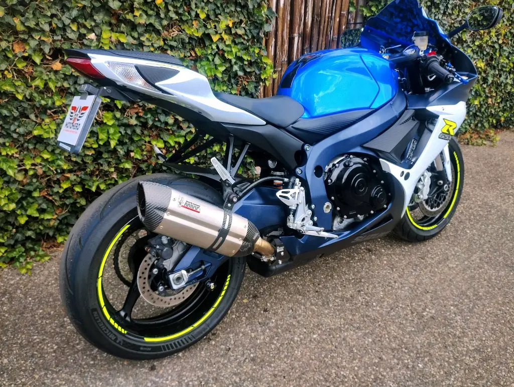 SUZUKI GSX R750 (19).webp