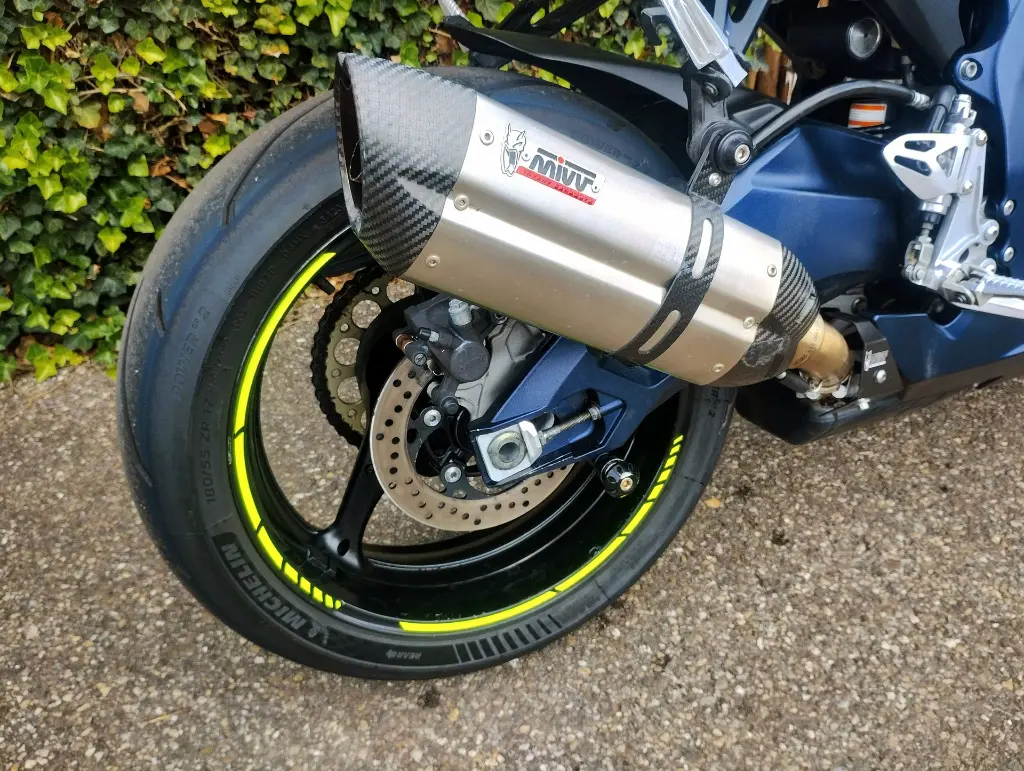 SUZUKI GSX R750 (20).webp
