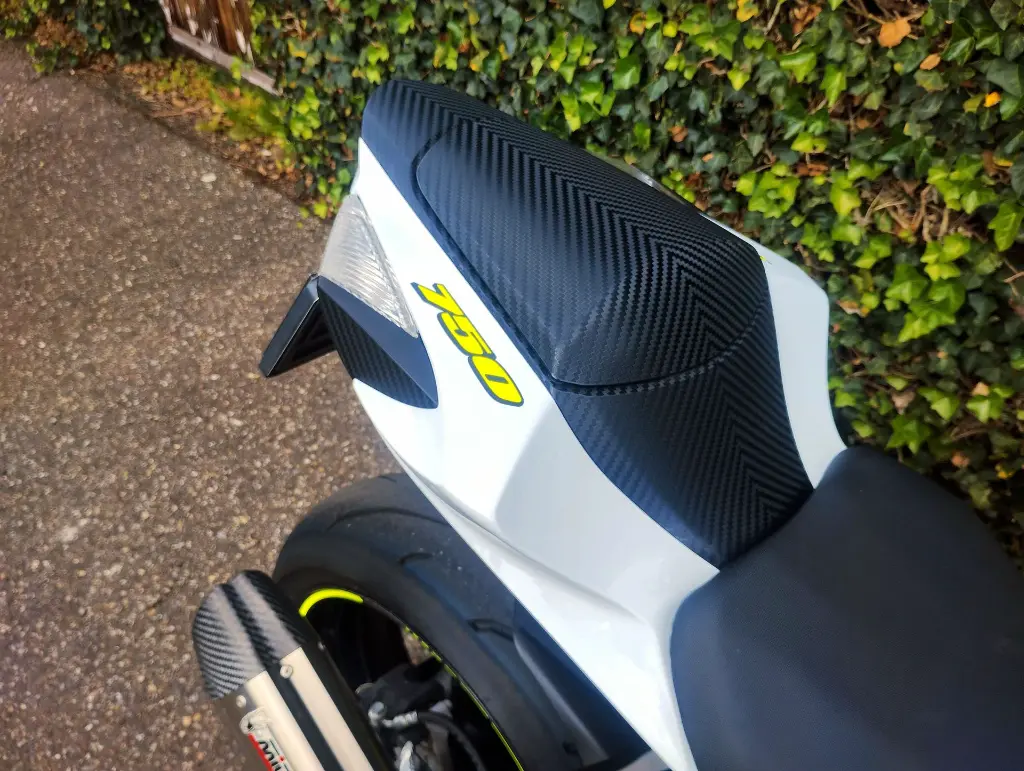 SUZUKI GSX R750 (23).webp