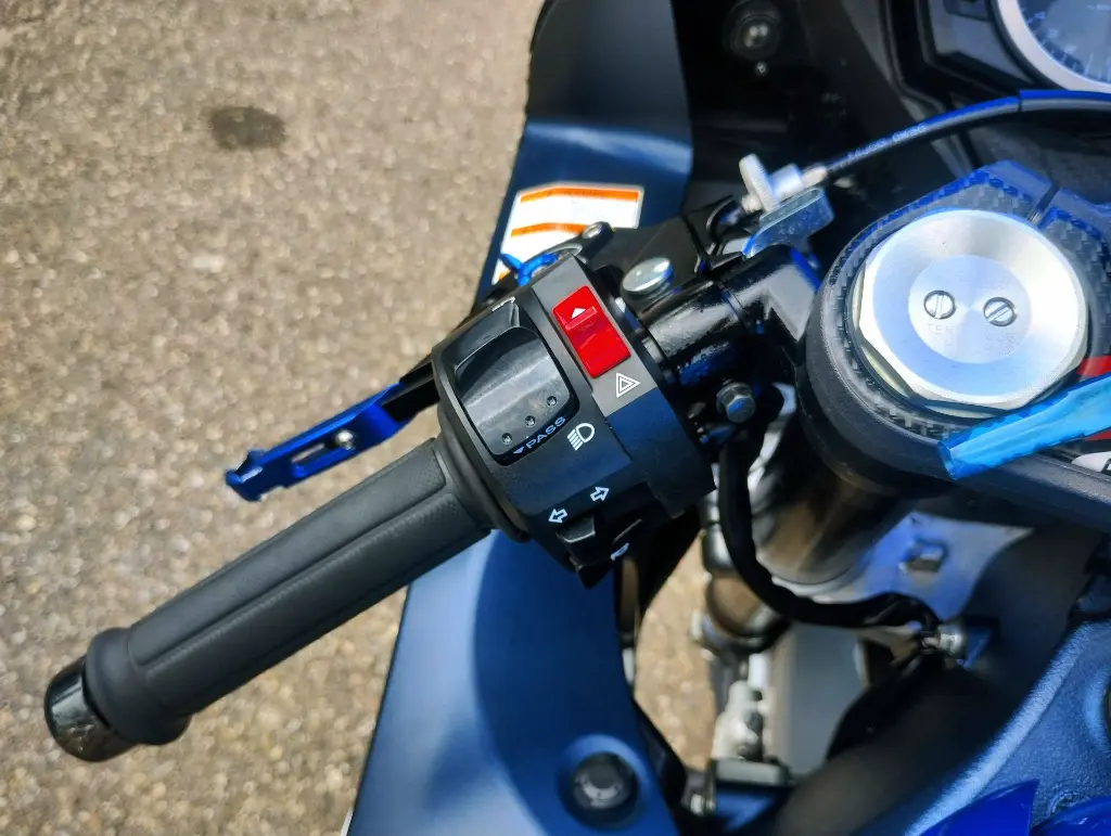 SUZUKI GSX R750 (12).webp