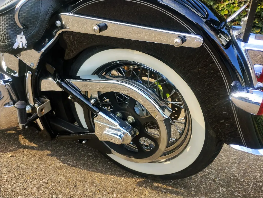 HARLEY DAVIDSON Softail Deluxe FLSN (8).webp