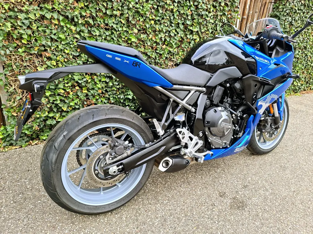 SUZUKI GSX-8R (5).webp