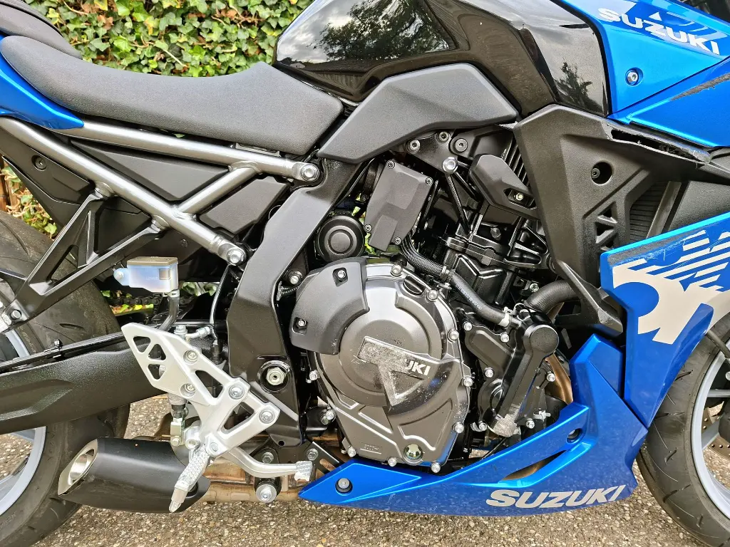SUZUKI GSX-8R (26).webp