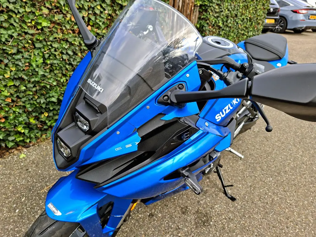 SUZUKI GSX-8R (11).webp