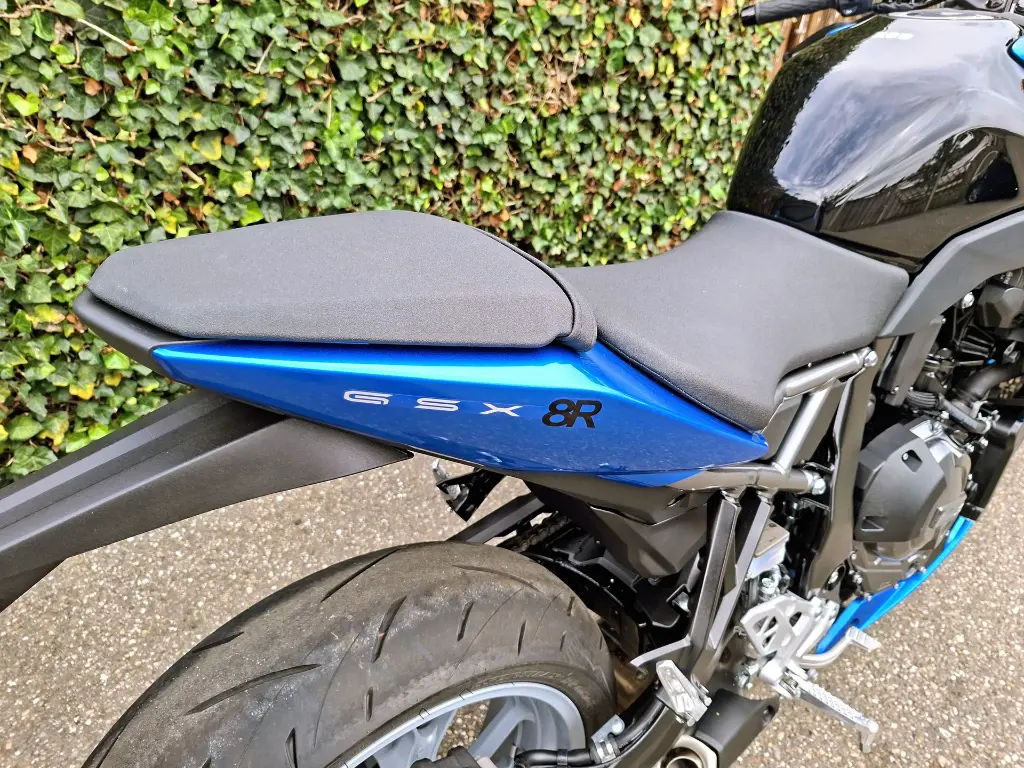 SUZUKI GSX-8R (6).webp