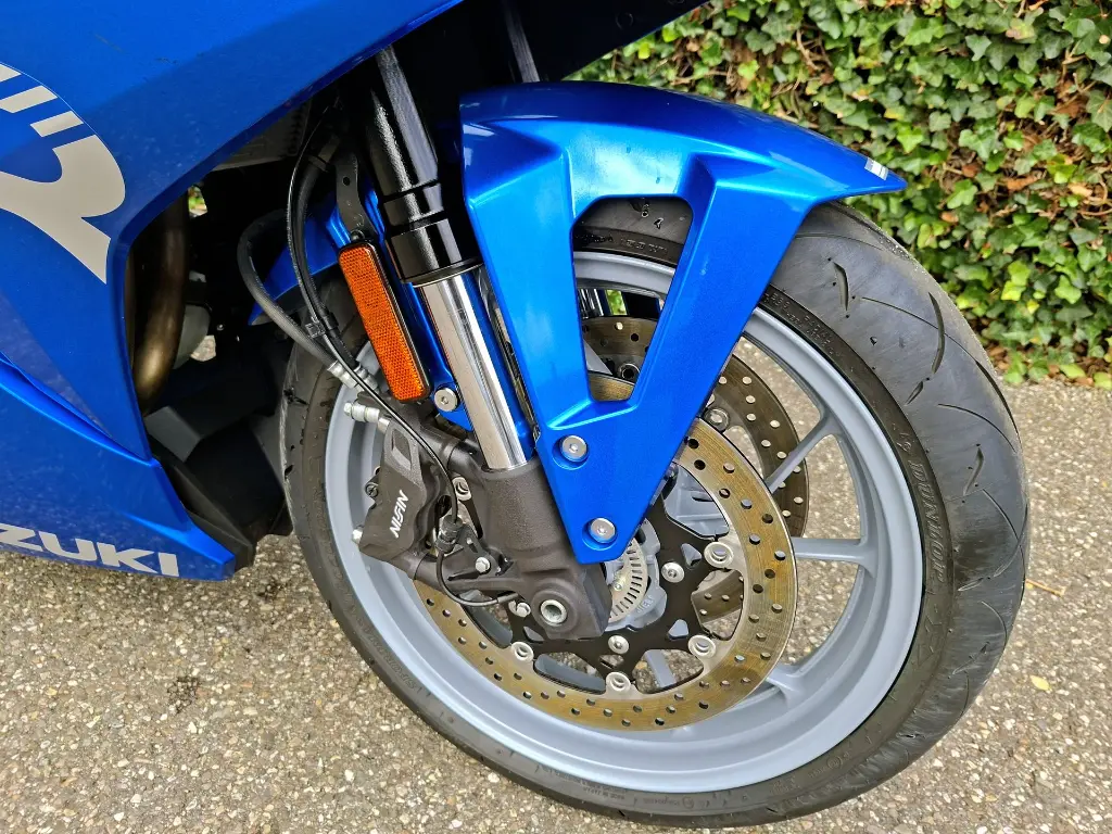 SUZUKI GSX-8R (21).webp
