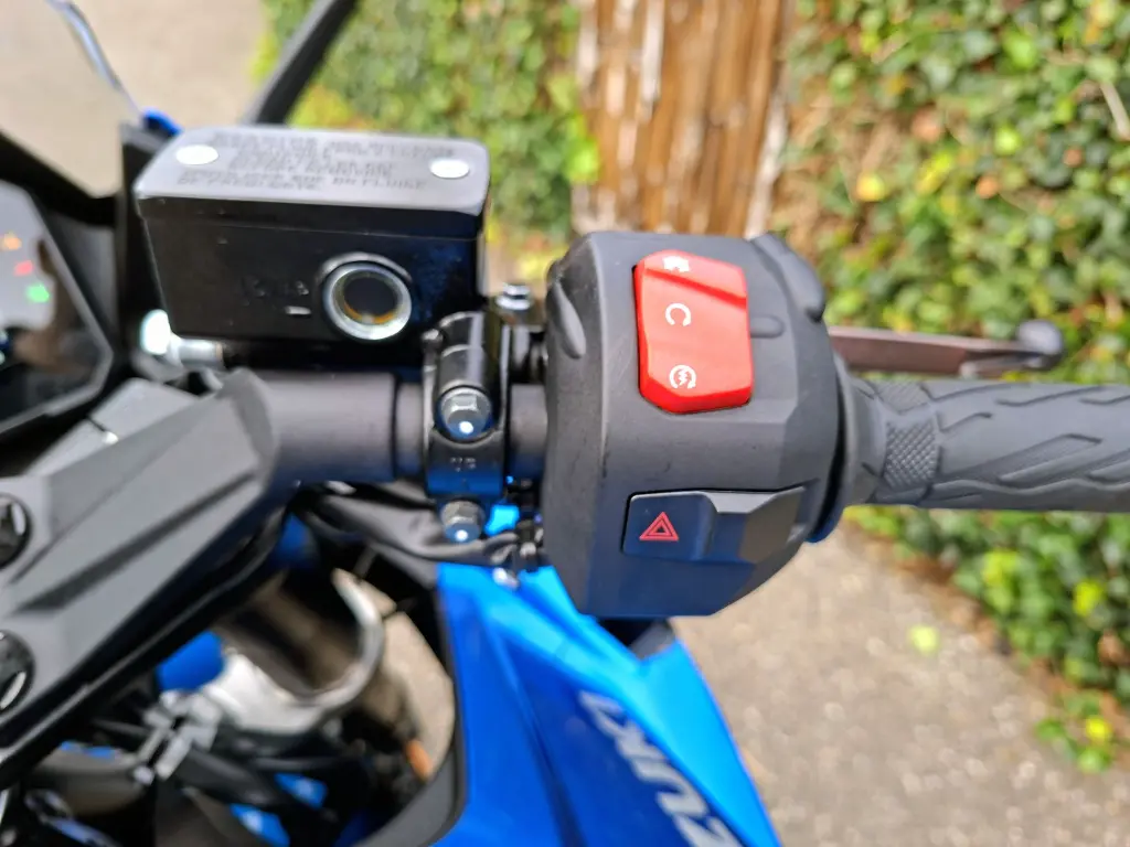 SUZUKI GSX-8R (17).webp