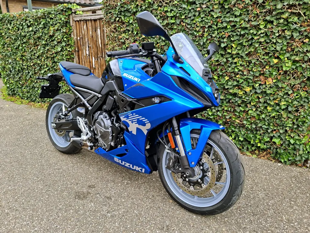 SUZUKI GSX-8R (23).webp