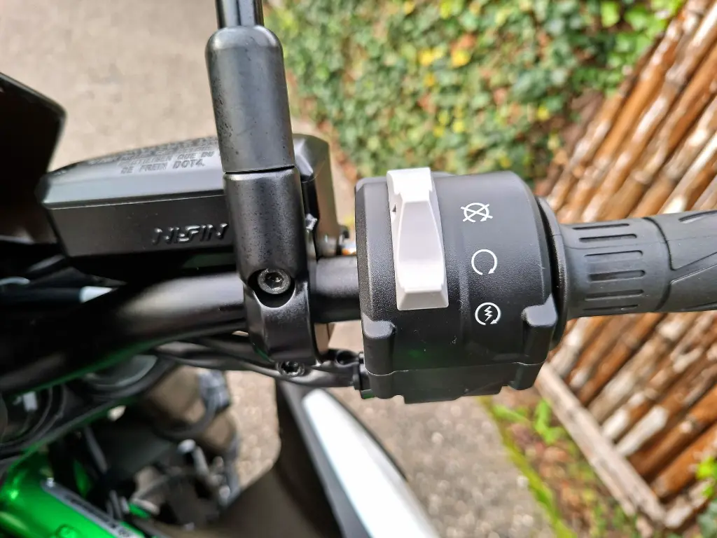 KAWASAKI Z900 (13).webp