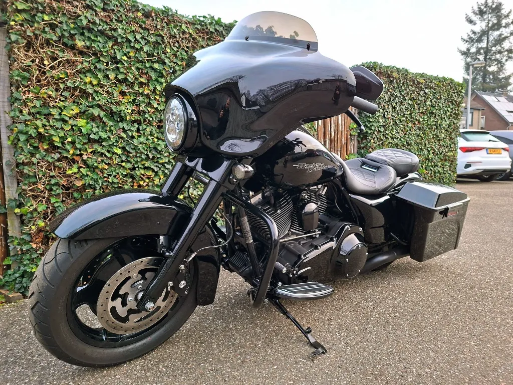 Harley Davidson Tour 96 FLHX Street Glide (5).webp