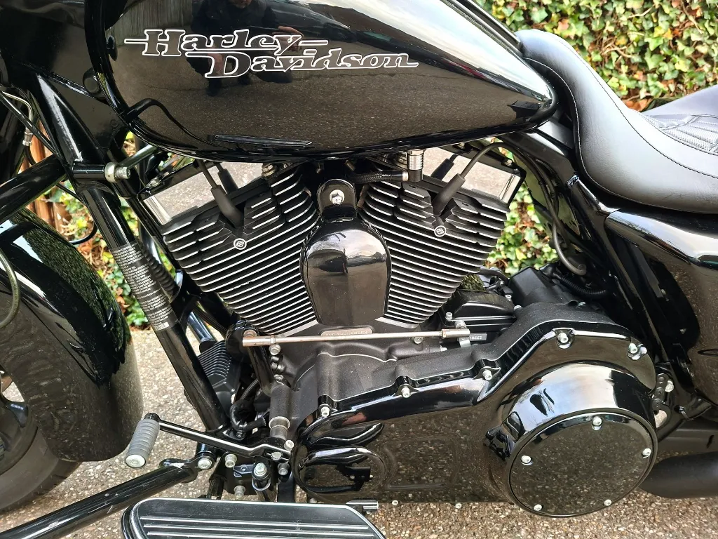 Harley Davidson Tour 96 FLHX Street Glide (9).webp