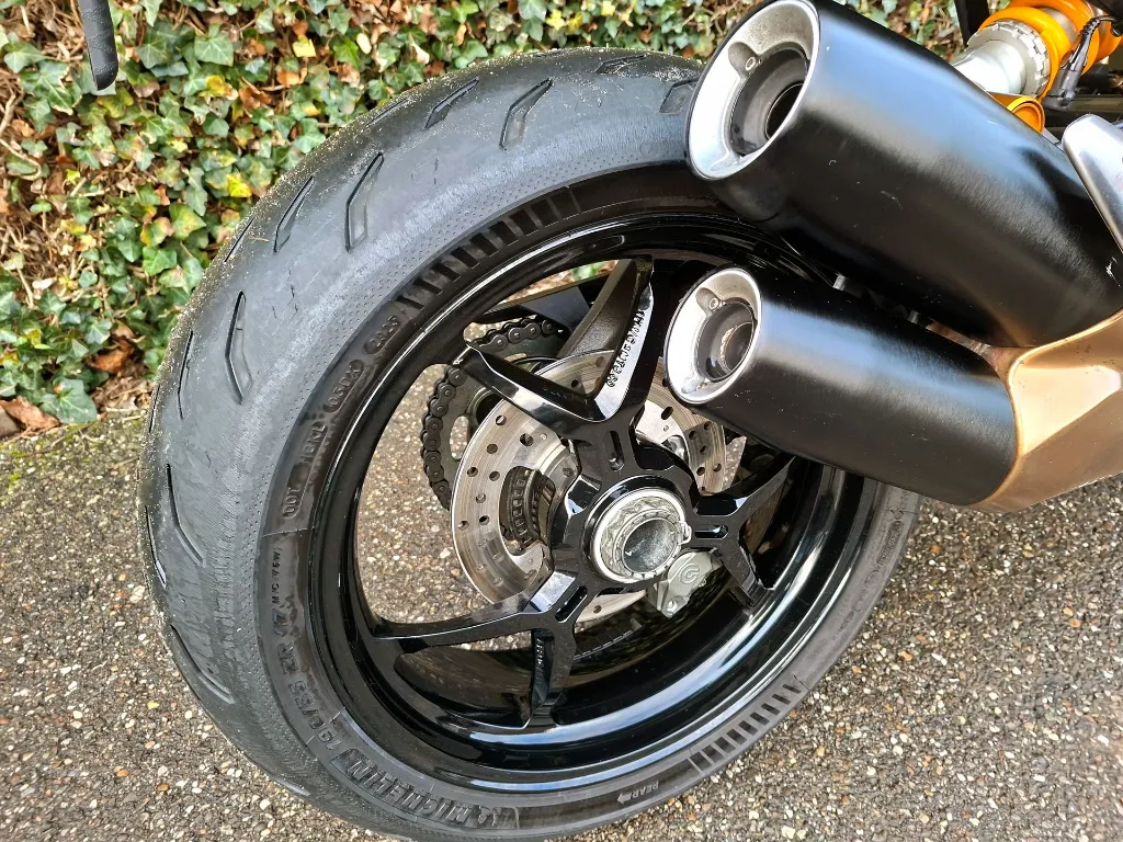 Ducati Monster 1200 S (1).webp