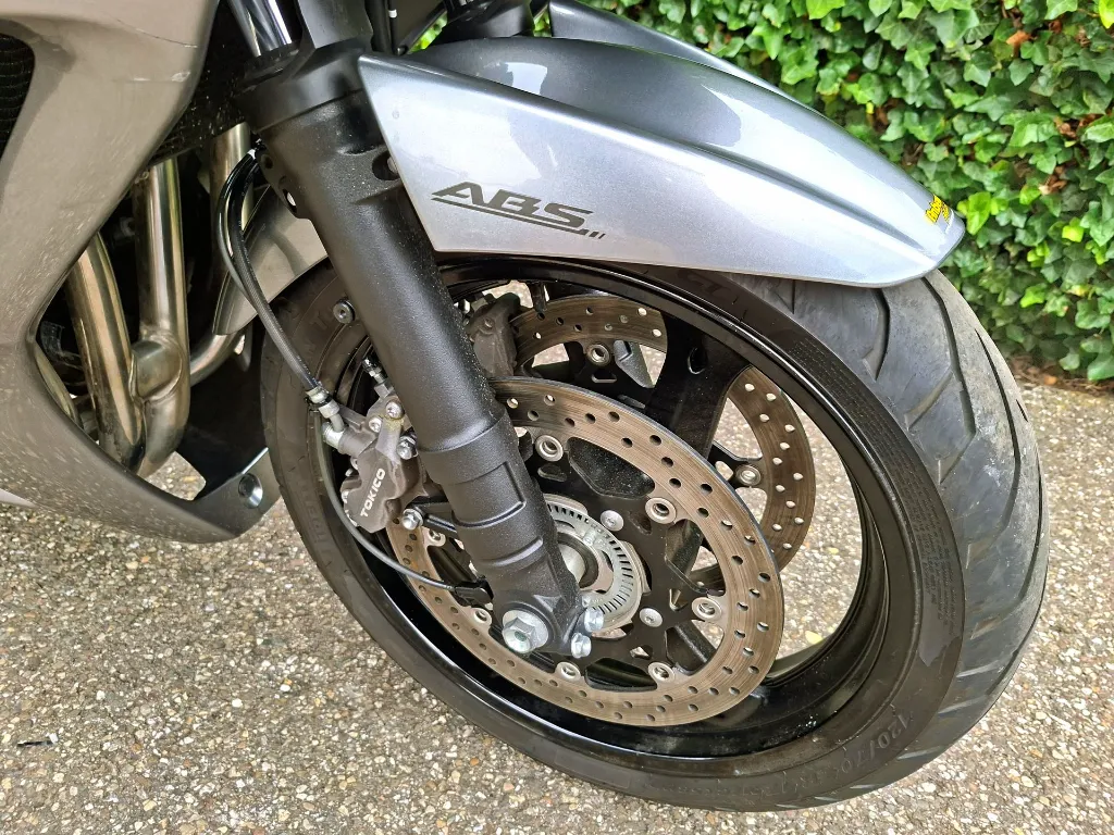 suzuki gsx 1250 f (4).webp