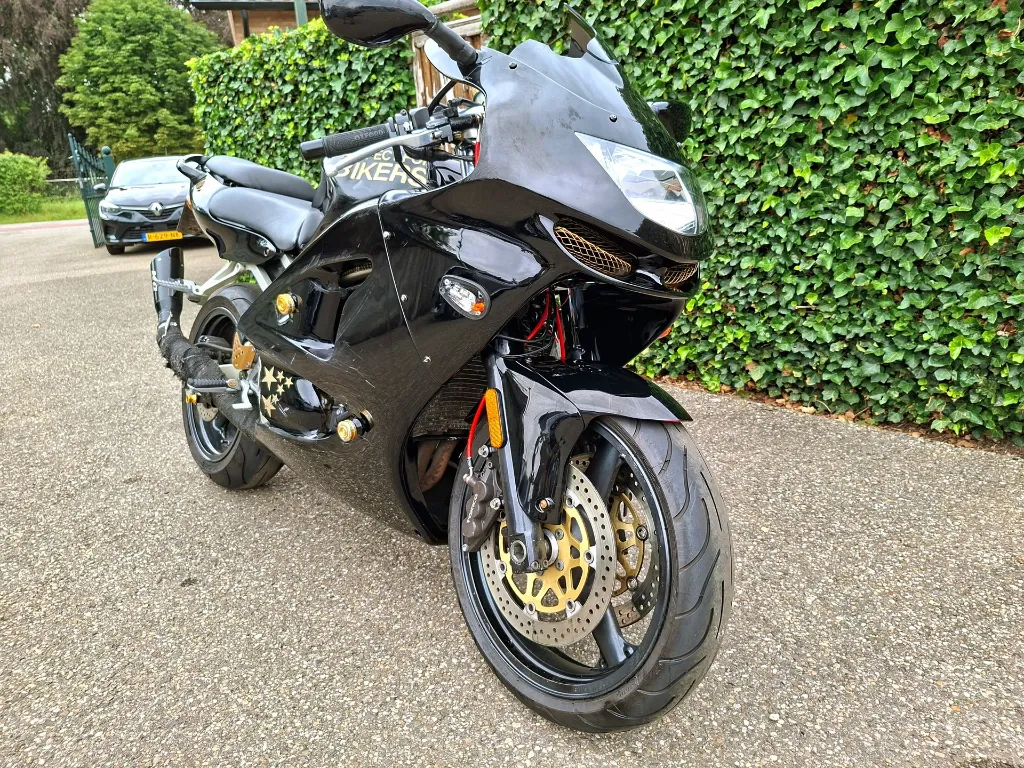 kawasaki zx6r (12).webp
