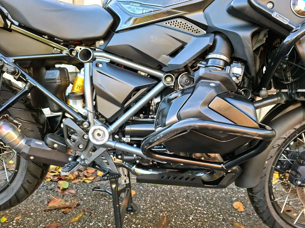 BMW R1250GS TRIPLE BLACK (6).webp