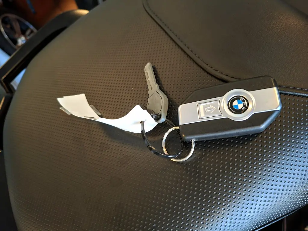 BMW R1250GS TRIPLE BLACK (1).webp