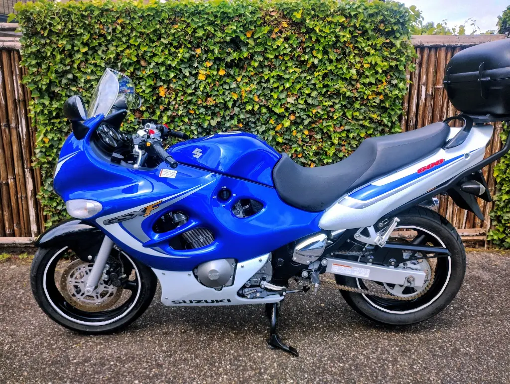 Suzuki Tour GSX 600 F (1).webp