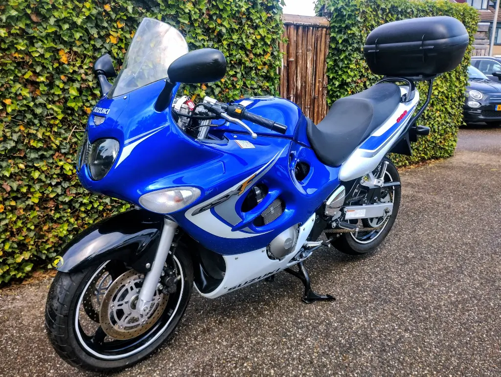 Suzuki Tour GSX 600 F (2).webp