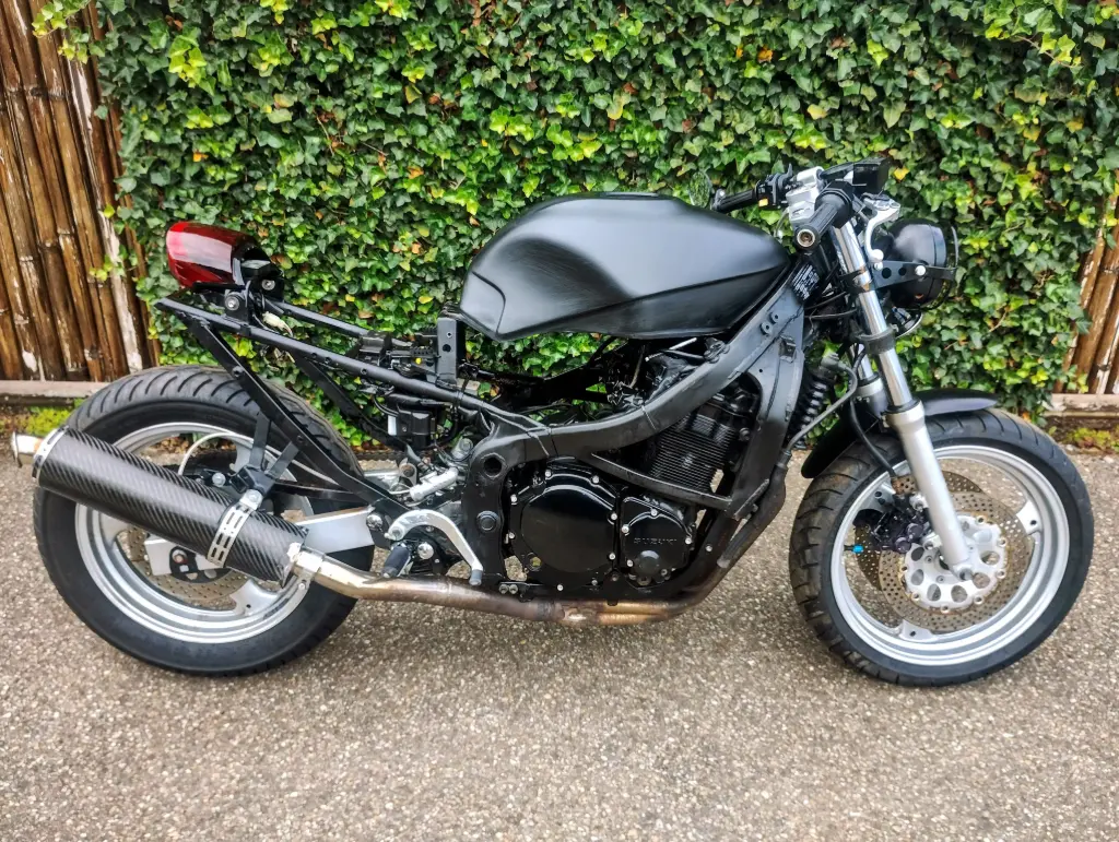 [MS-49-XK] Suzuki GSX 600 F