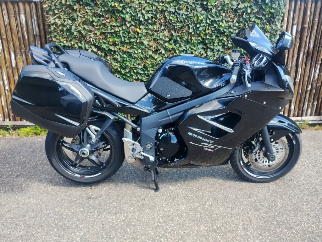 TRIUMPH Sprint ST