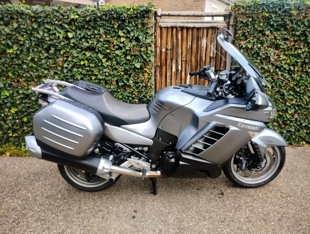 KAWASAKI 1400 GTR
