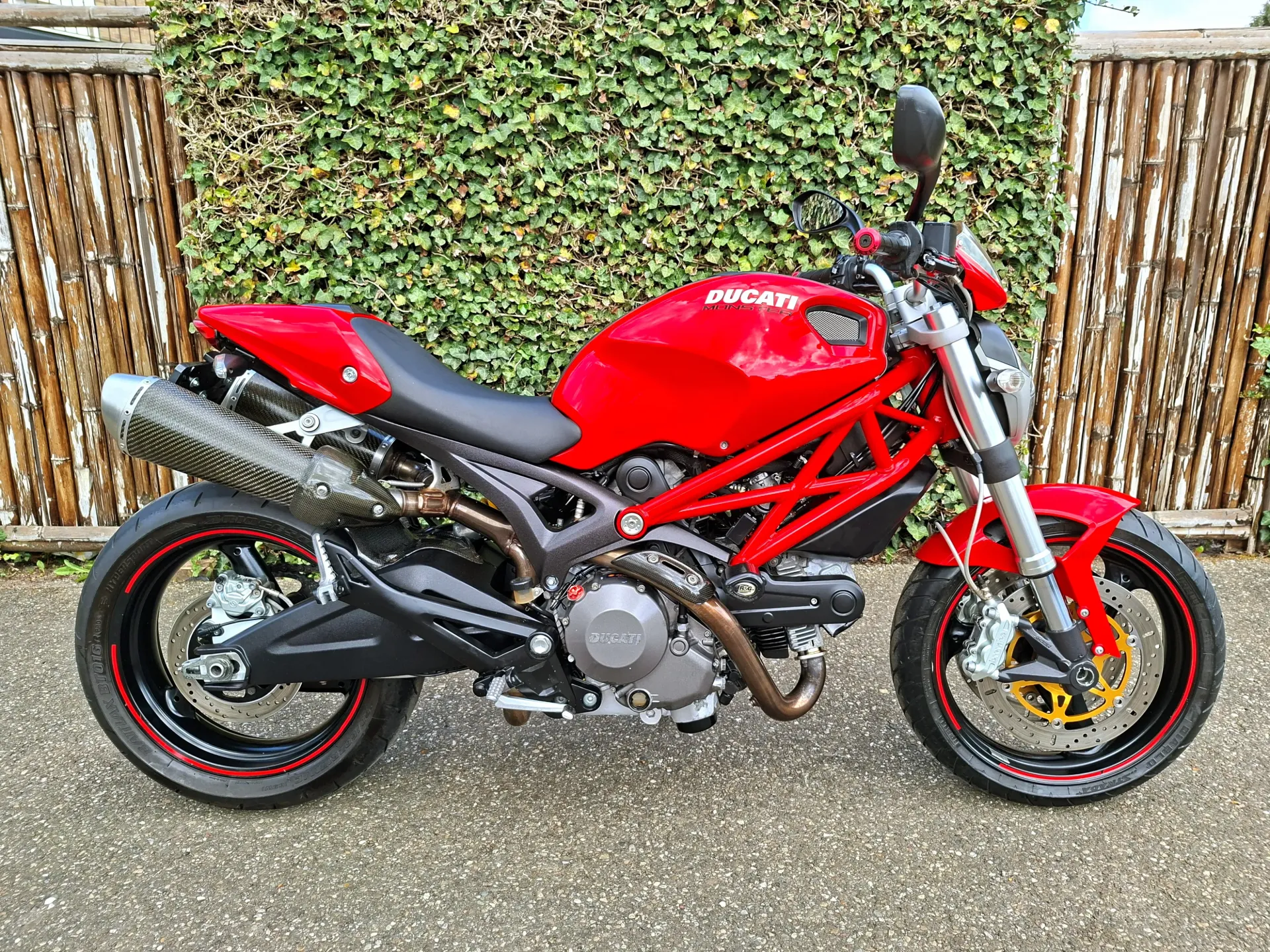 DUCATI MONSTER 696