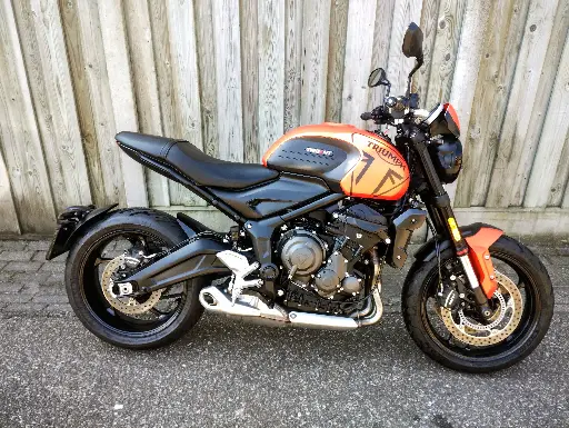 [22-MR-XJ] TRIUMPH TRIDENT 660
